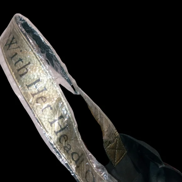 Alice In Wonderland Bag & Book Bundle - Picture 11 of 14